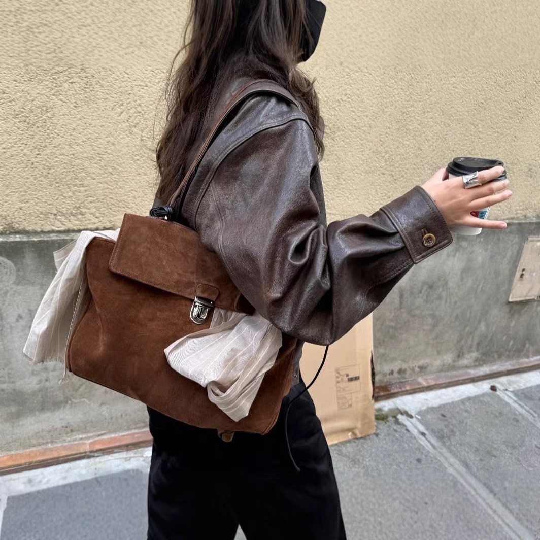 Borse a tracolla da donna in v - Women'S Bags Jacquemus recensione e prezzo